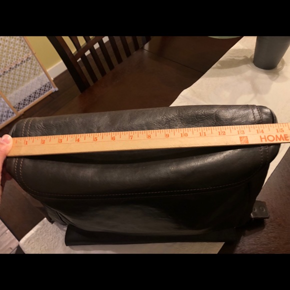 Men’s Banana Republic Leather Messenger Bag - Picture 8 of 8